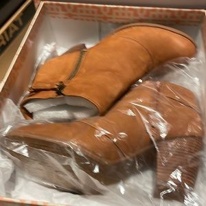 Gianni Bini Giddee-up Suede Boots